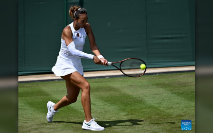 <p><strong>DAY OF UPSETS</strong>. Chinese Olympic champion Zheng Qinwen hits a return during her singles first round match against Katerina Siniakova of the Czech Republic at the Wimbledon Tennis Championships in London, Britain, July 1, 2025. Five top-10 seeds, including Zheng, crashed out of the first round in a day of upsets and soaring temperatures. <em>(Xinhua/Li Ying)</em></p>