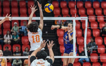 <p><strong>PVL.</strong> Heather Guino-o of Capital1 (In blue jersey) tries to score against Princess Larroza of Farm Fresh (No. 10) during the Premier Volleyball League (PVL) All-Filipino Conference at the Ynares Center in Antipolo City on Feb. 18, 2025. Farm Fresh won, 18-25, 21-25, 26-24, 25-19, 15-12. <em>(PVL photo)</em></p>