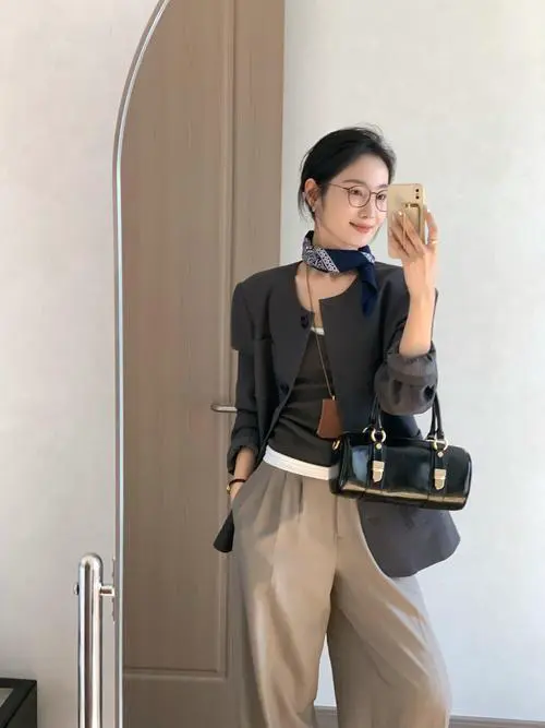 皮包 怎么搭配丝巾