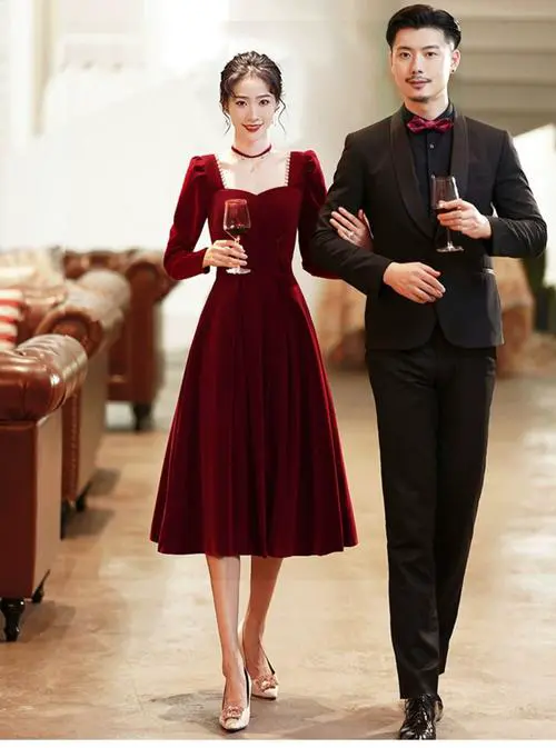 酒红色搭配什么颜色好看