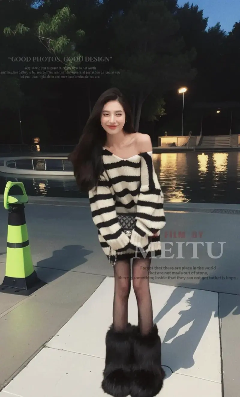 黑白条纹毛衣怎么搭配外套