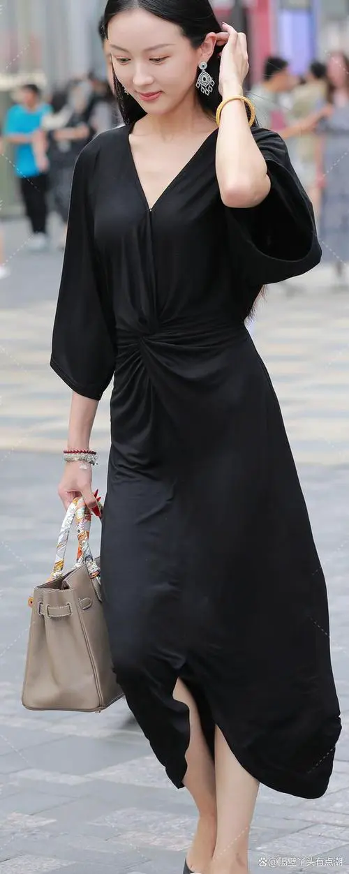 黑色长裙怎么搭配好看
