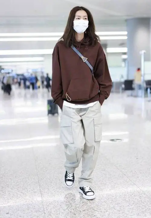 卫衣要怎么搭配衣服好看图片