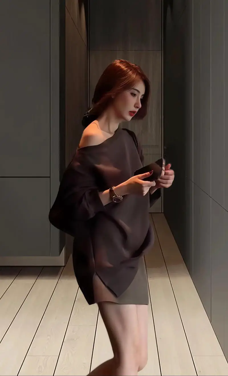 咖啡色卫衣怎么搭配才好看