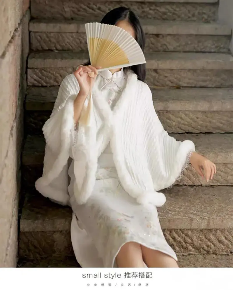 白色长披肩怎么搭配图片