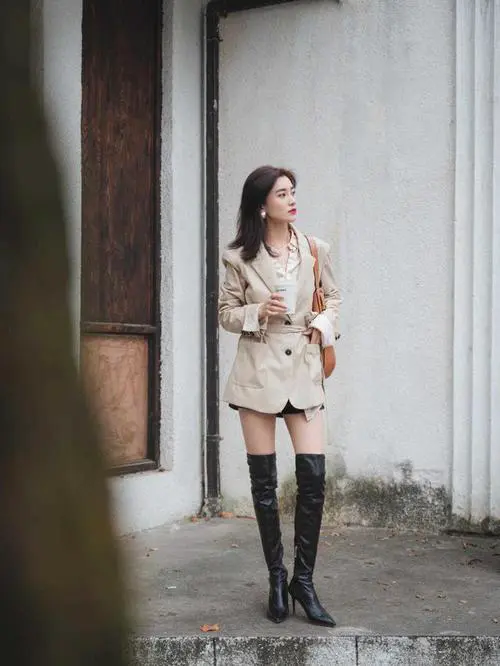 过膝鞋子怎么搭配衣服