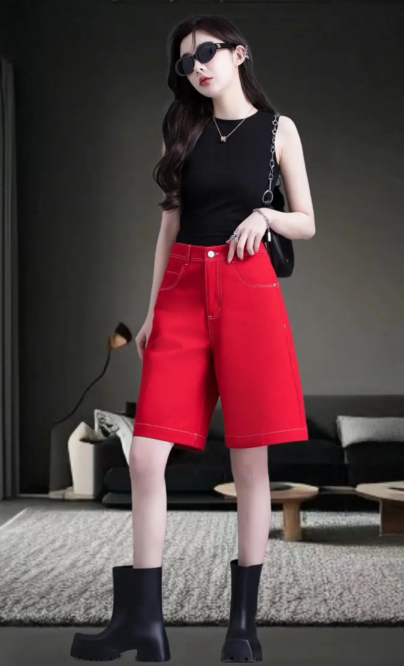 秋冬款酒红色短裤怎么搭配