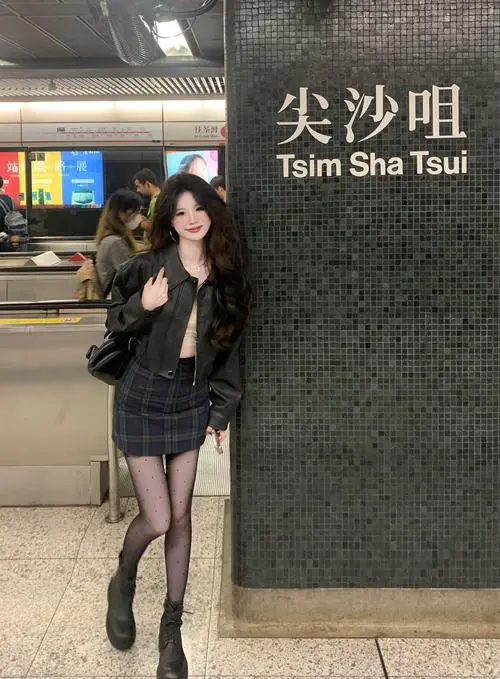 皮衣加裙子怎么搭配鞋子