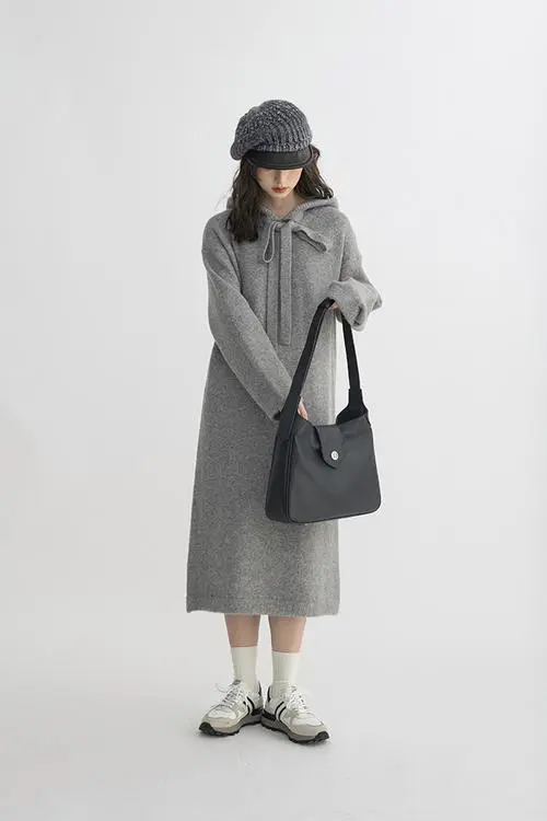 灰色毛衣搭配什么裙子