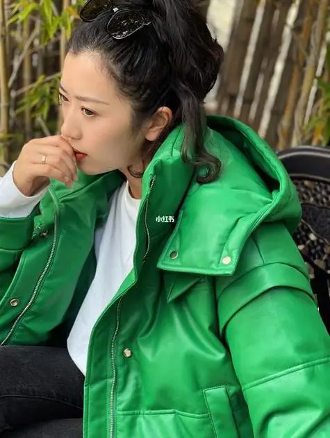 绿色披肩怎么搭配