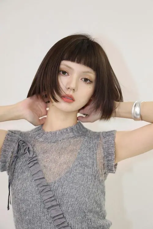 短头发的女孩子怎么搭配衣服