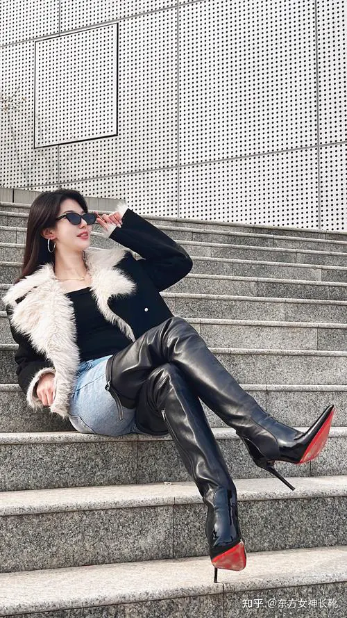 酒红色长皮靴怎么搭配