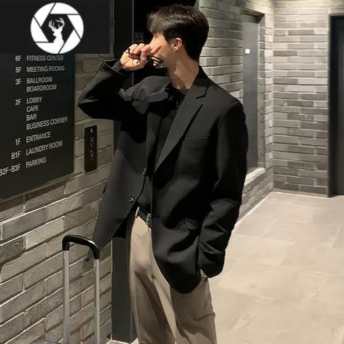 男士的黑色的小西装怎么搭配什么外套