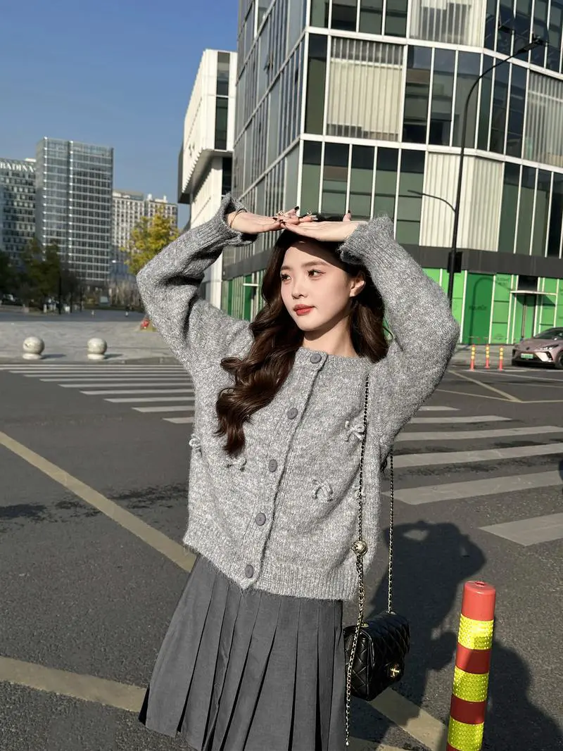 灰白针织衫怎么搭配