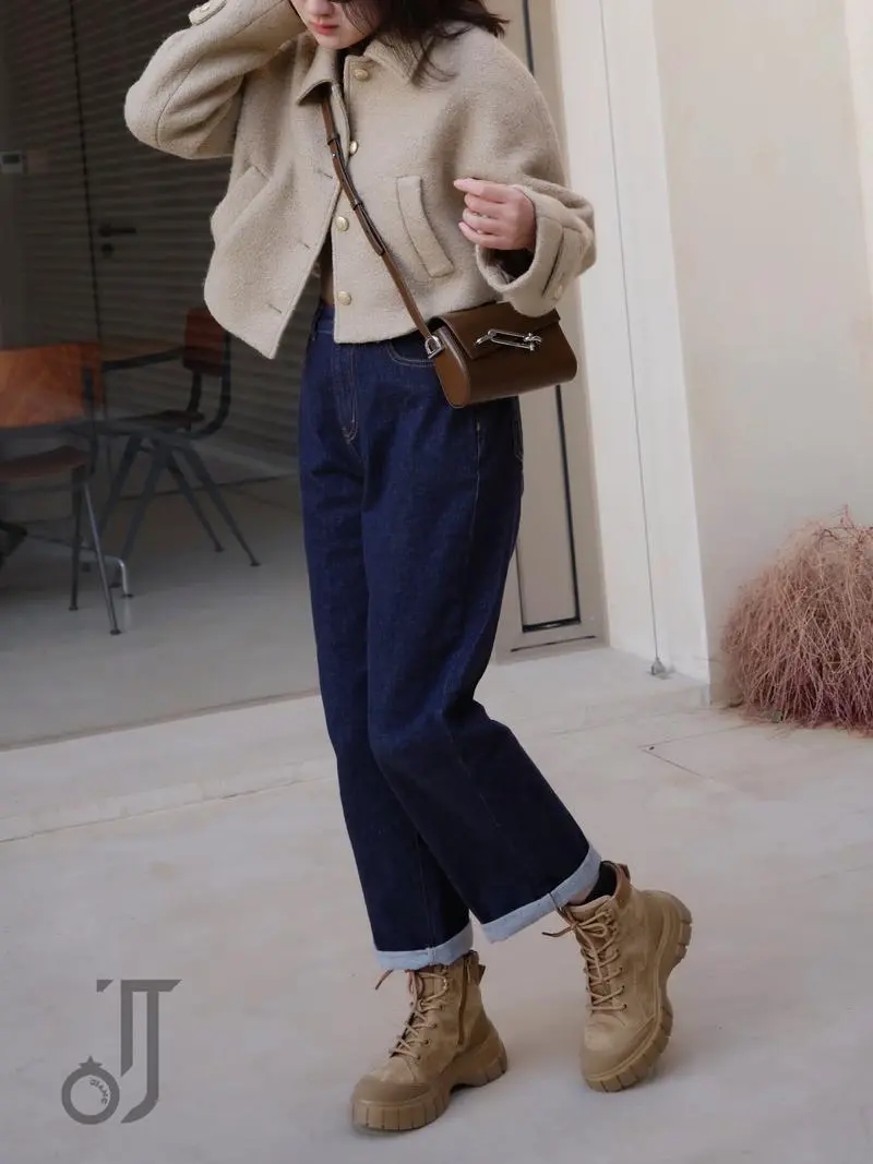 秋季女生穿马丁靴怎么搭配衣服好看图片