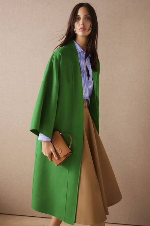 藏绿色外套怎么搭配