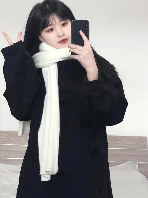 皮肤白适合黑色衣服怎么搭配什么围巾好看图片大全