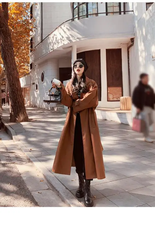 焦糖色大衣怎么搭配连衣裙