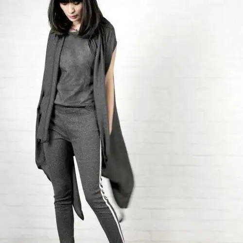 灰色打底衫配什么外套