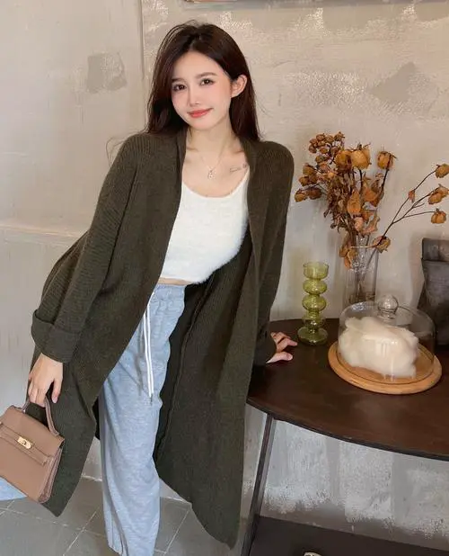 中长款修身毛衣怎么搭配什么外套