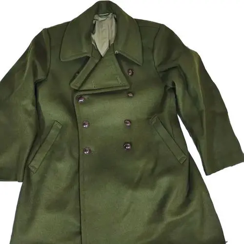 军绿色男装毛呢大衣怎么搭配