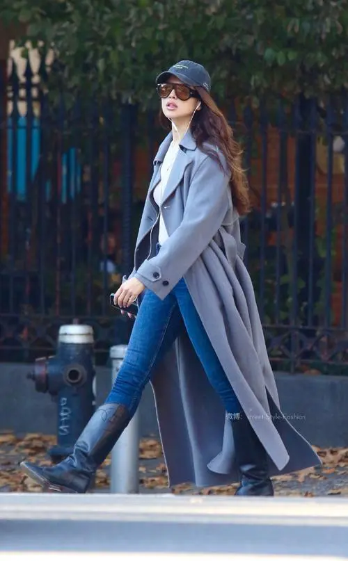 雾兰色大衣怎么搭配