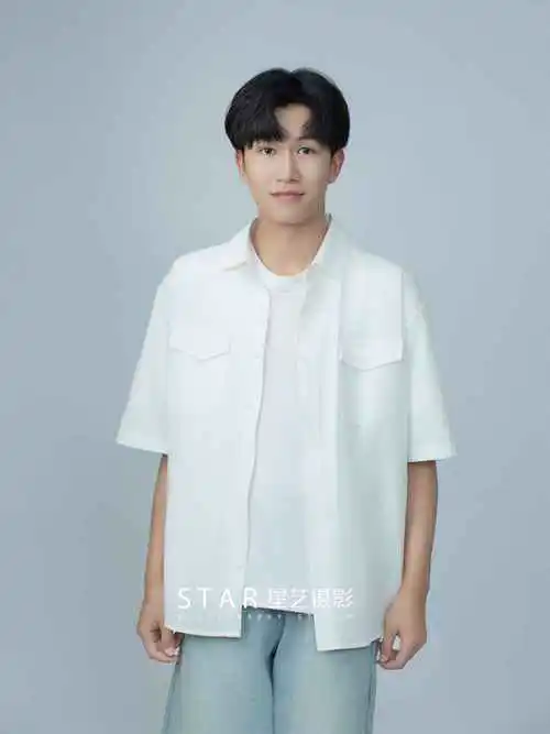 中长款白色衬衫男怎么搭配图片