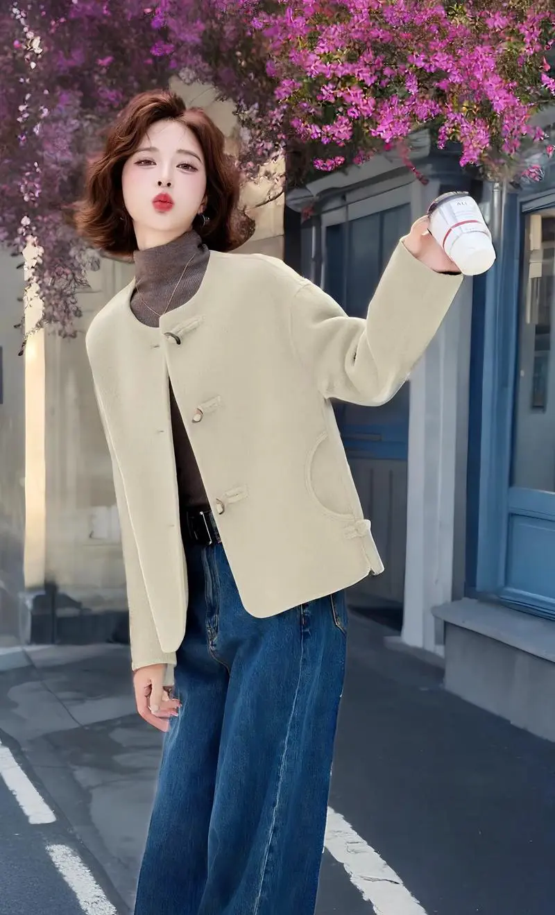 女短羊毛上衣外套怎么搭配图片