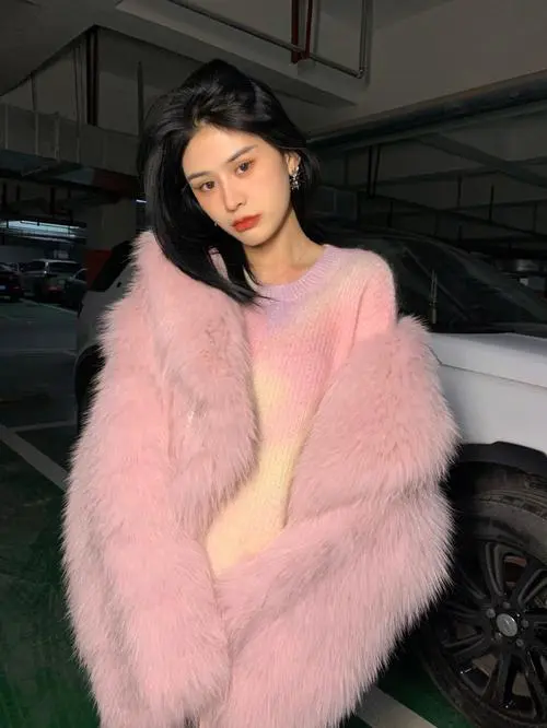 粉色皮草怎么搭配衣服好看图片