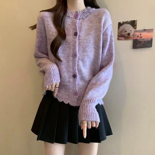 女生v领羊绒毛衣怎么搭配