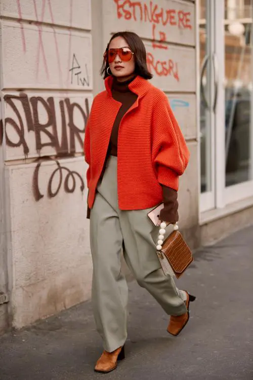 橘红色外套怎么搭配衣服