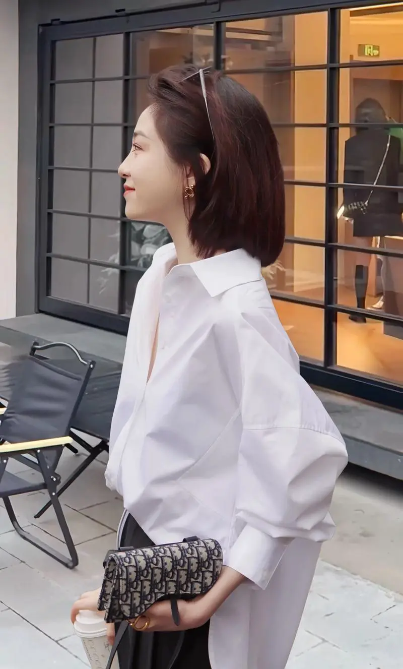 女人白色衬衣怎么搭配图片