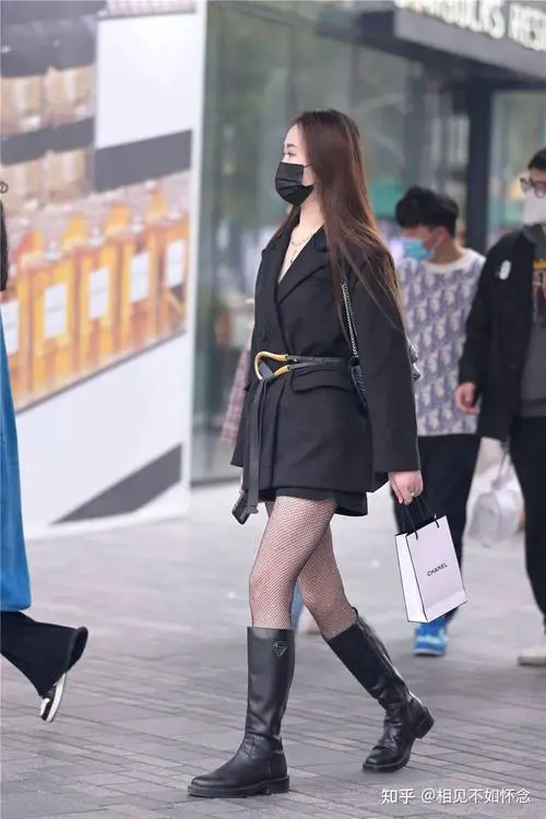 长统靴怎么搭配衣服