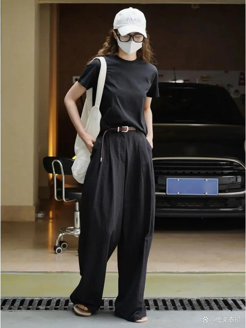 黑衣服配什么颜色裤子