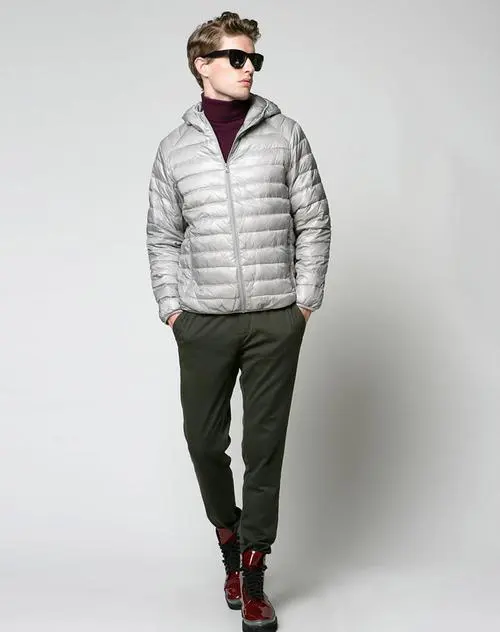 灰色的短款羽绒服怎么搭配