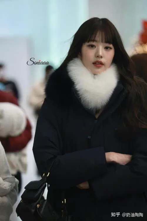 皮肤白适合黑色衣服怎么搭配什么围巾好看图片