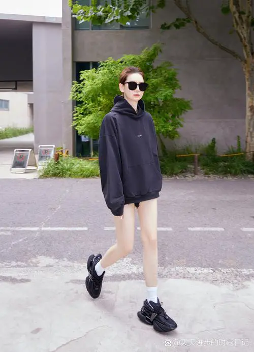 卫衣搭配什么鞋子好看