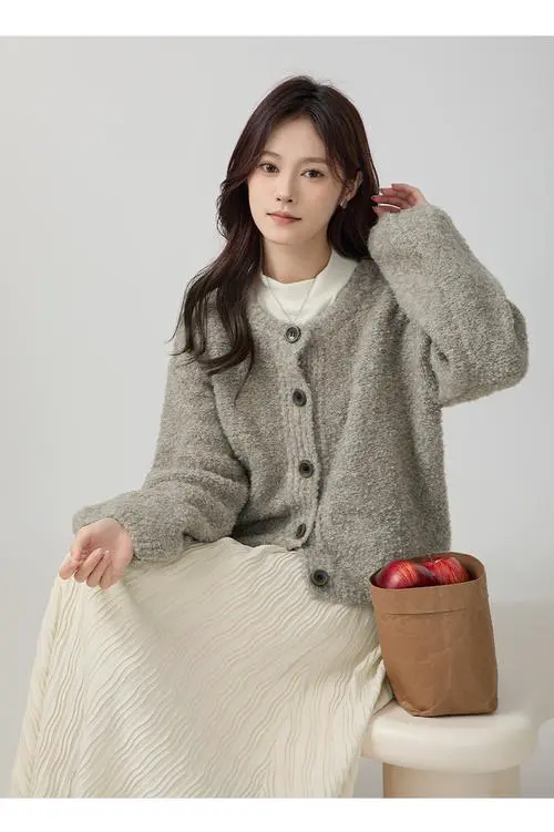 女生短毛衣怎么搭配