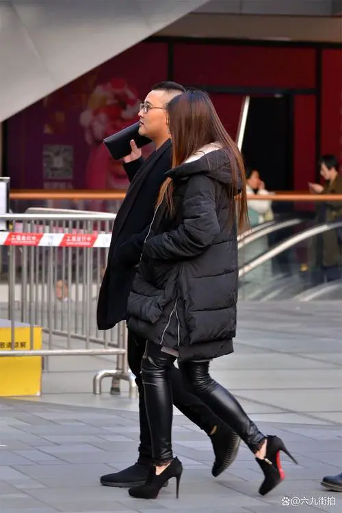 黑色踝靴怎么搭配