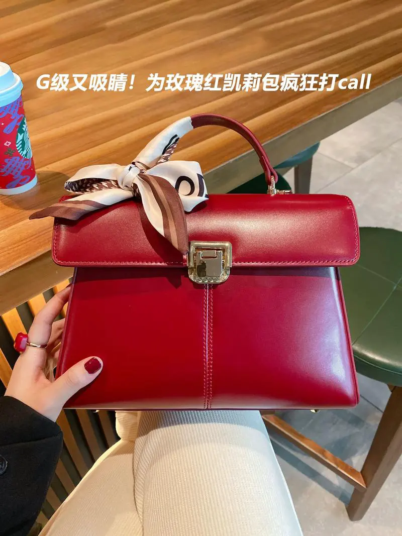 玫红的包怎么搭配什么外套