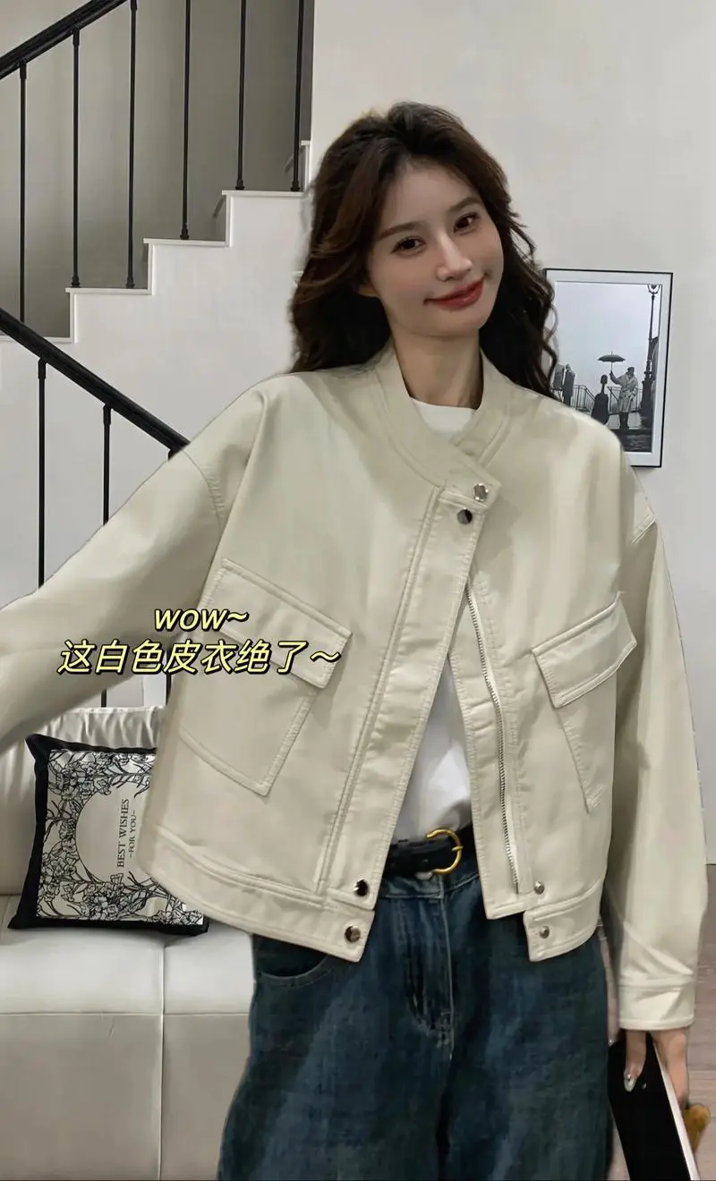 短款白皮衣怎么搭配什么围巾