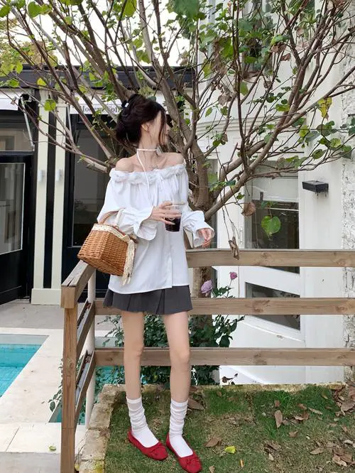 一字领的衣服怎么搭配