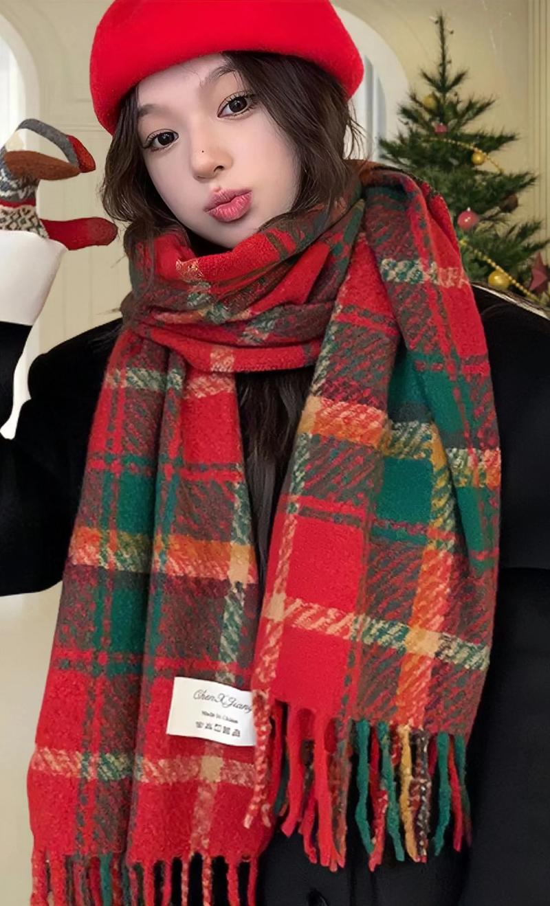 皮肤黑穿红格子衣服怎么搭配什么围巾好看