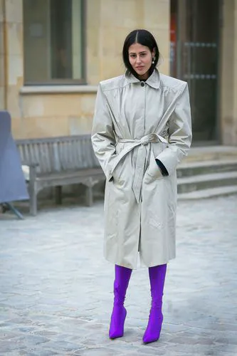 荧光色的鞋子怎么搭配衣服