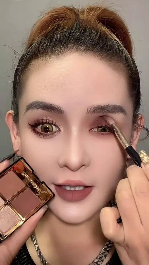 眼影怎么搭配颜色才好看啊