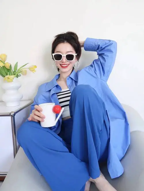 蓝色适合搭配什么颜色