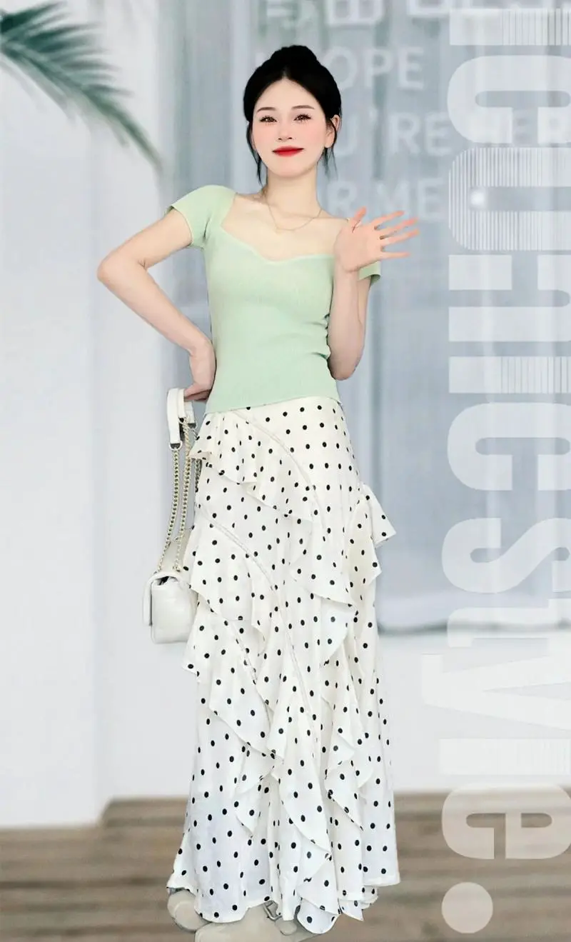 荷叶边半裙怎么搭配