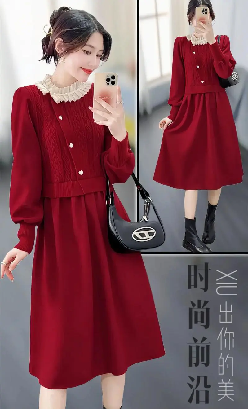 酒红色针织裙怎么搭配