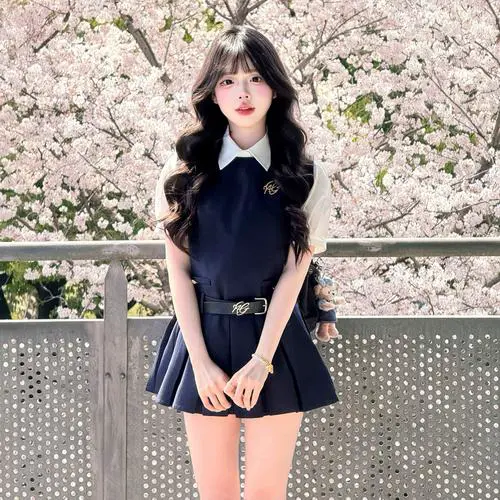 无袖衬衫连衣裙怎么搭配外套