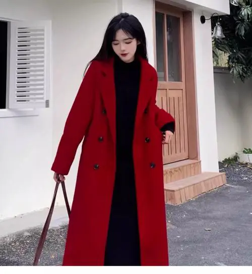 大红色长款风衣里面怎么搭配图片